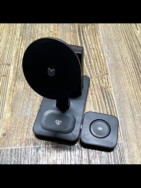 4-in-1 Black Wireless Charging Stand with 2 Magnetic Pads for Apple Devices